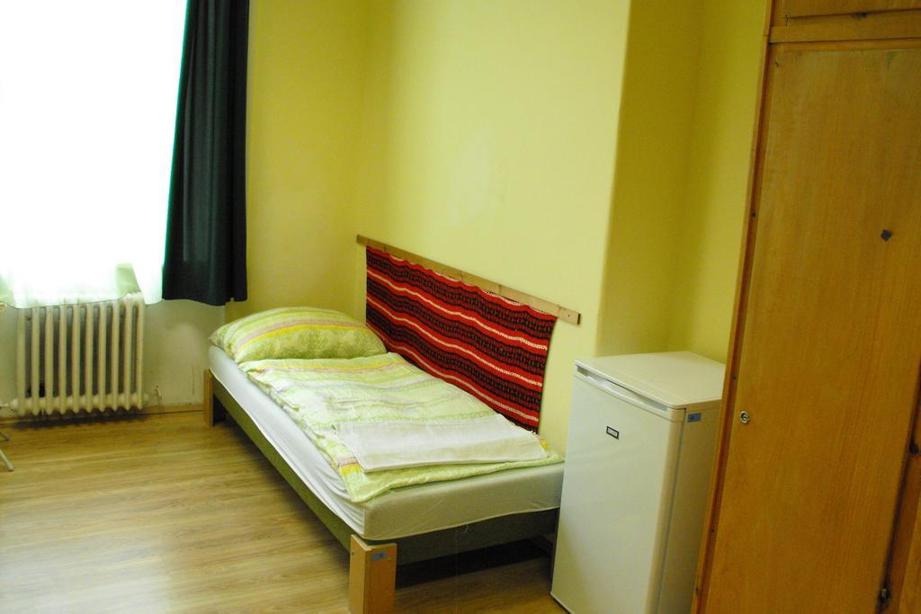 Mogyorodi Hostel Budapest Bilik gambar